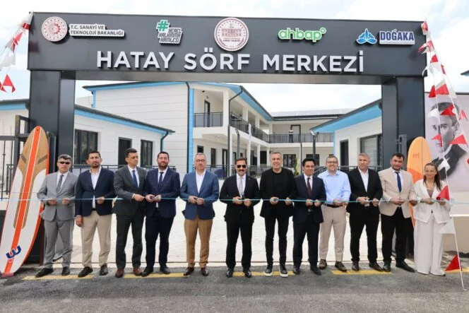 AKDENİZ'İN HIRÇIN DALGALARI GELECEĞİN SÖRFÇÜLERİNİ YETİŞTİRECEK