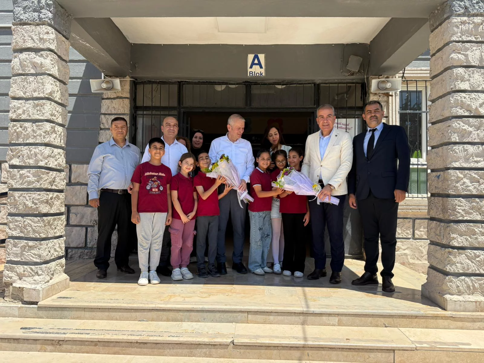 BAŞKAN ÇELİK’TEN 100. YIL İLKOKULU’NA ZİYARET