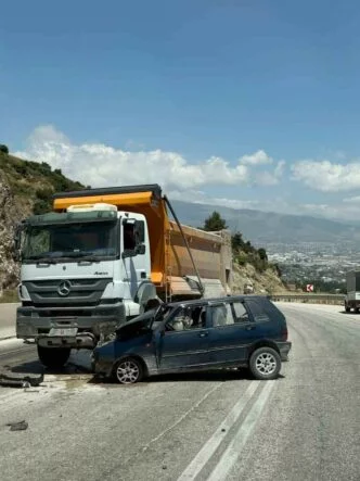 ANTAKYA’DA TRAFİK KAZASI: 2 YARALI