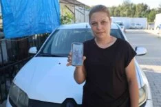 HATAY’DA ARACINA ALDIĞI YOLCUDAN DÜŞEN TELEFONU GÜNLERDİR SAHİBİNE ULAŞTIRMAYA ÇALIŞIYOR