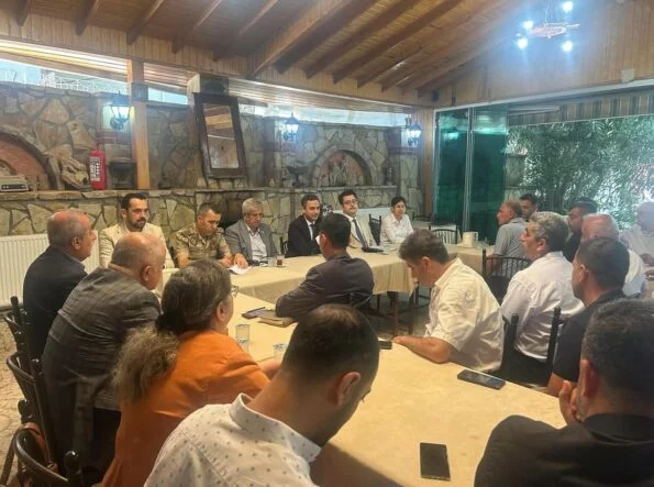 DEFNE'DE MUHTARLAR TOPLANTISI GERÇEKLEŞTİRİLDİ