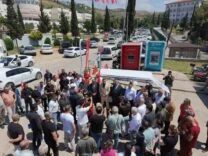 HASTALARIN 300 METRELİK ZORLU YOLUNA İSKENDERUN BELEDİYESİ’NDEN RİNG ARAÇLI ÇÖZÜM