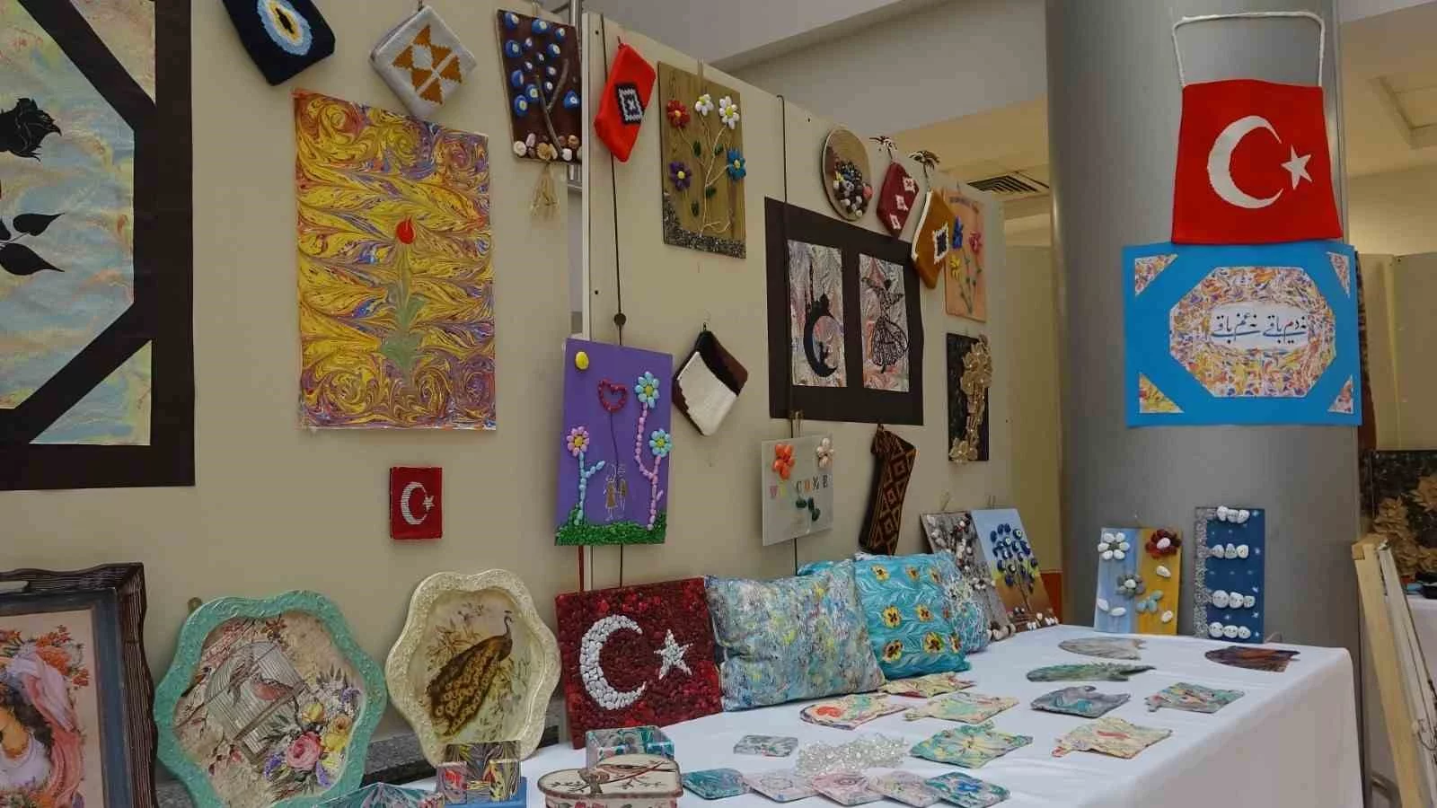 Hatay’da hükümlülerin el emeği eserleri sergilendi