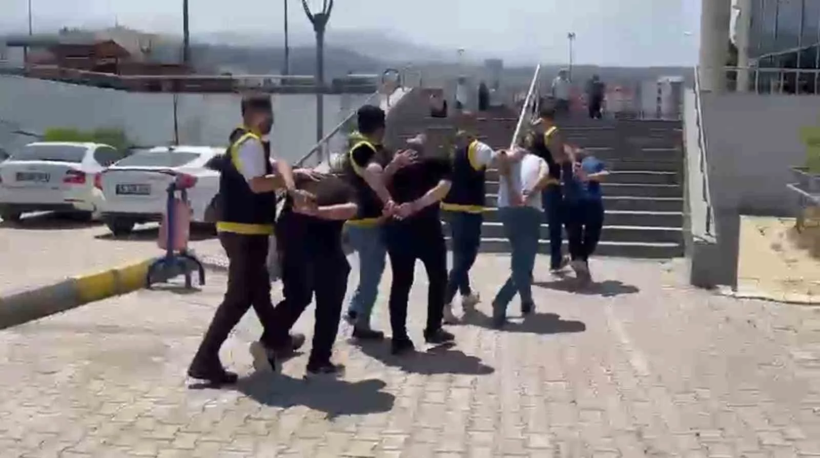 İskenderun’da hapis cezası ile aranan 4 kişi yakalandı