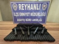 OTOMOBİLİN BAGAJINDAKİ ZULADAN ONLARCA SİLAH PARÇASI ÇIKTI