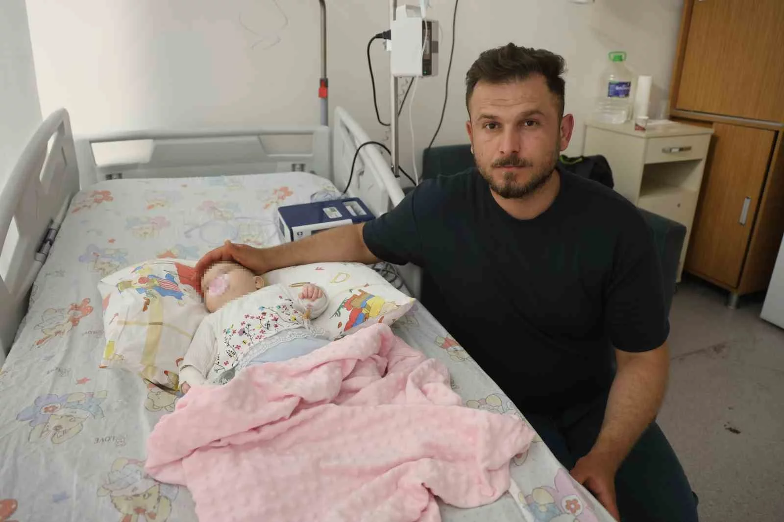 Serum çıkarma işlemi esnasında sargıyla birlikte bebeğin parmağı kesildi