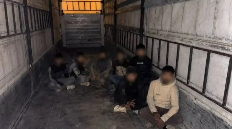 TIR DORSESİNDE 7 KAÇAK GÖÇMEN YAKALANDI