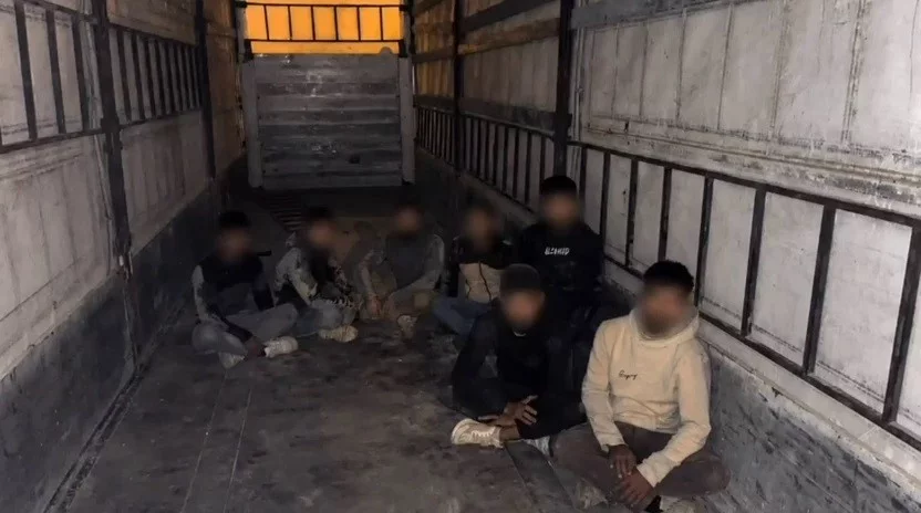 Tır dorsesinde 7 kaçak göçmen yakalandı