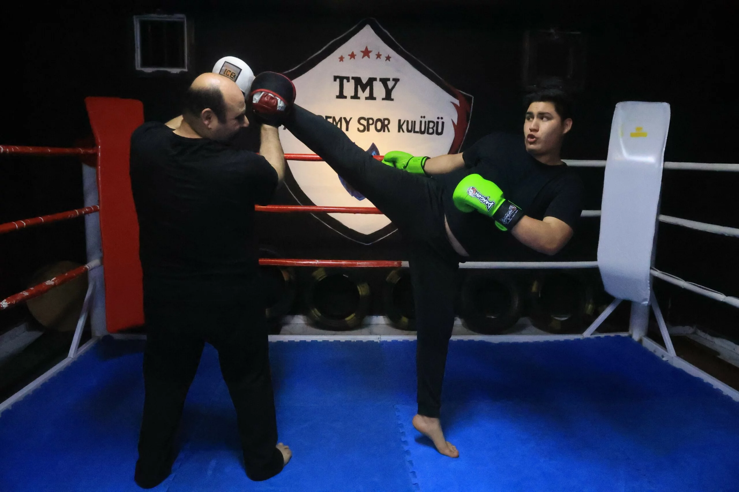 Babasının izinden giden genç kick bokscu, Türk bayrağını dünya arenasında dalgalandıracağı yeni zaferlerin peşinde