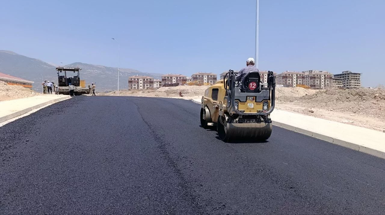 ÖZYÖRÜK TOKİ YOLUNDA ASFALT ÇALIŞMALARI TAMAMLANDI