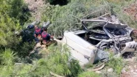 ANTAKYA’DA HURDAYA DÖNEN KAMYONUN SÜRÜCÜSÜ YARALANDI