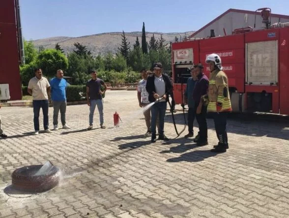 BELEN VE REYHANLI'DA TEMEL YANGIN EĞİTİMİ VERİLDİ