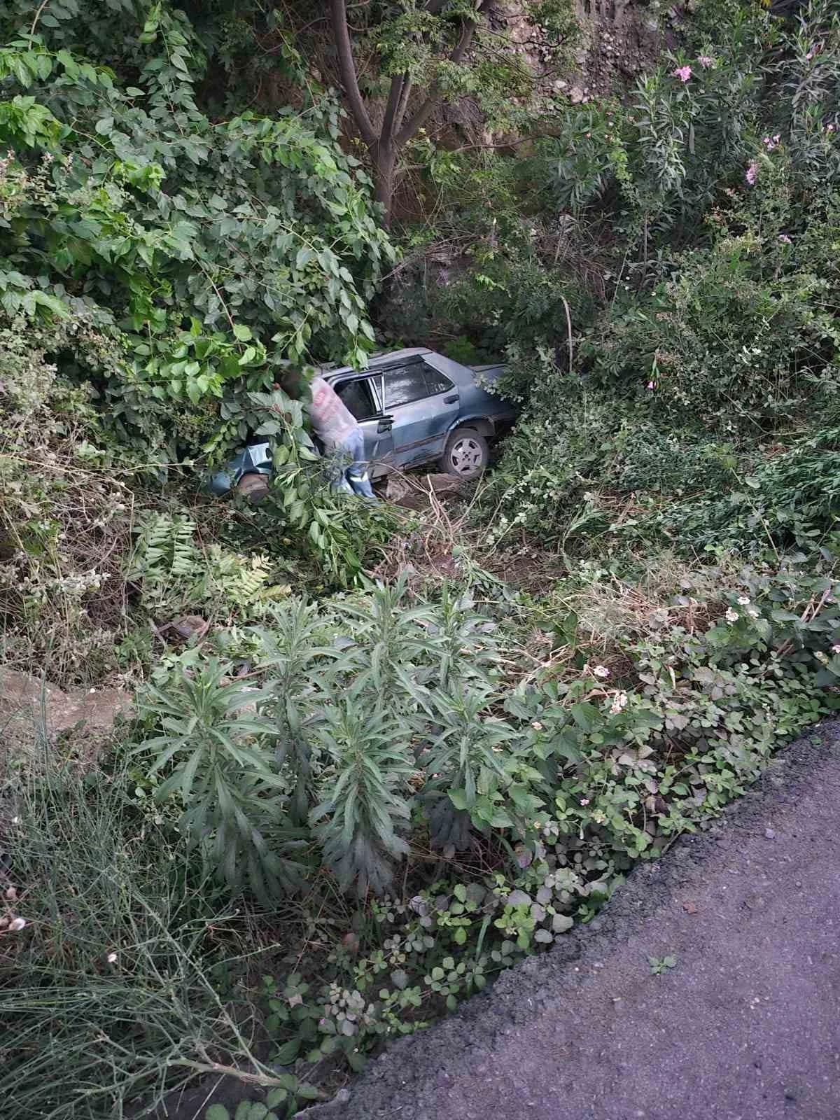 Dereye uçan Tofaş’ın sürücüsü yaralandı