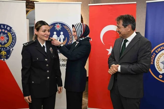 HATAY'DA EMNİYET PERSONELİNE RÜTBE TAKDİM TÖRENİ DÜZENLENDİ