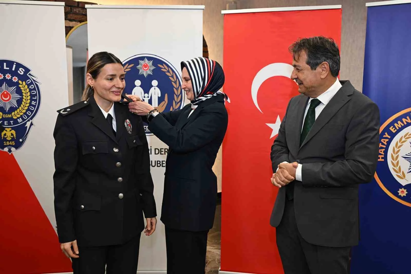 Hatay’da emniyet personeline rütbe takdim töreni düzenlendi