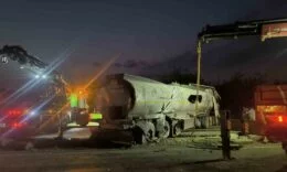 ERZİN’DE YAKIT YÜKLÜ TANKER DEVRİLDİ