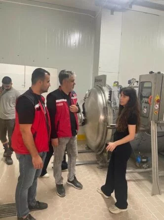 HATAY'DA EVCİL HAYVAN YAŞ MAMA ÜRETİM TESİSİNDE DENETİM GERÇEKLEŞTİRİLDİ