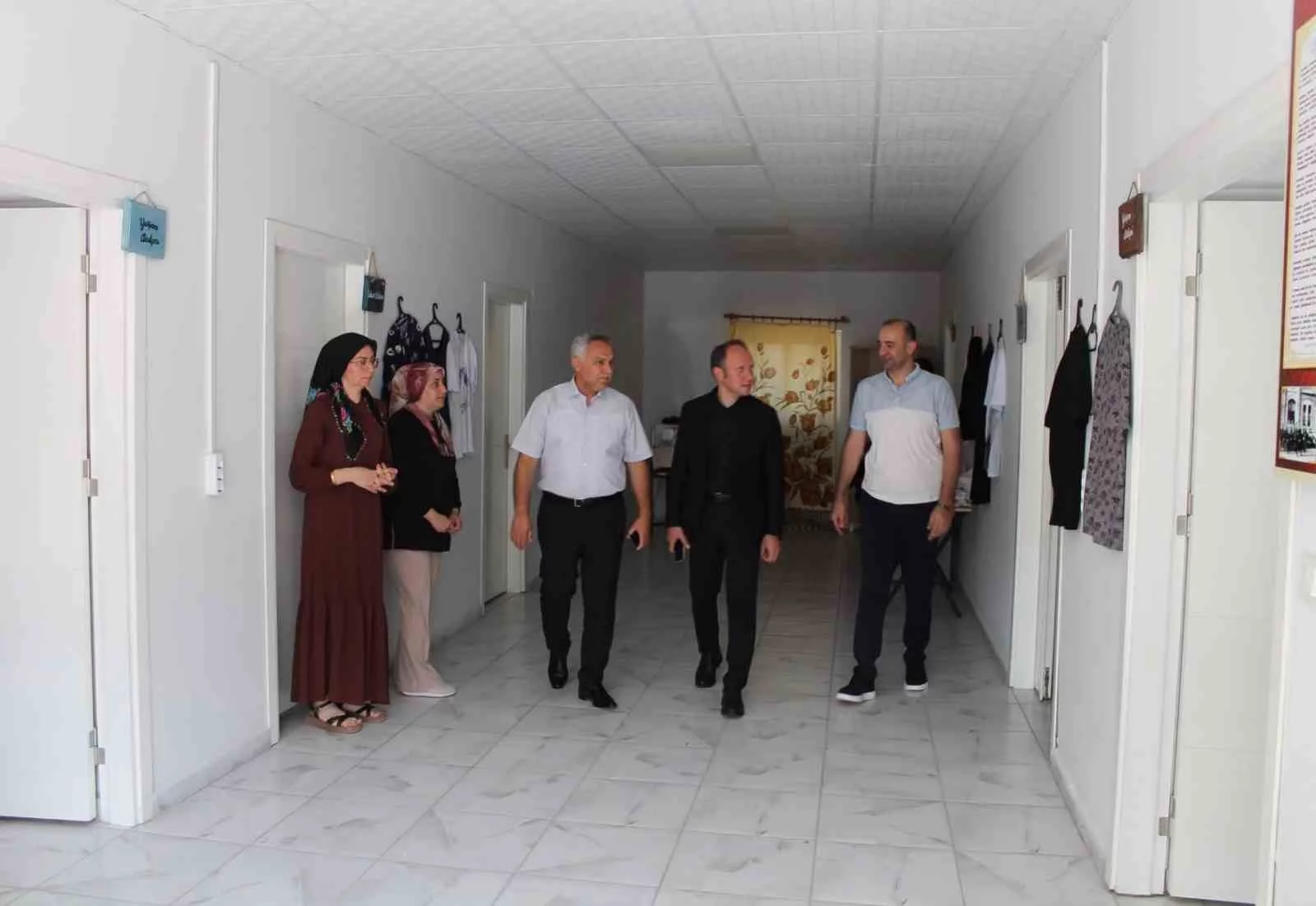 Erzin’da köy yaşam merkezi vatandaşlara hizmet ediyor