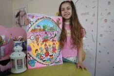 8 YAŞINDAKİ RESSAM ASYA, 300 BİN RAKİBİNİ GERİDE BIRAKARAK DÜNYA BİRİNCİSİ OLDU