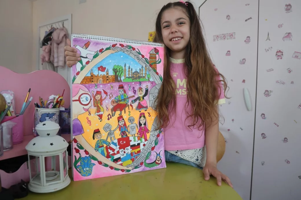 8 yaşındaki Ressam Asya, 300 bin rakibini geride bırakarak dünya birincisi oldu