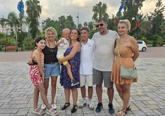 7 yaşındaki çocuk, kuzeninin üstüne düşmesiyle öğrendikleri kanseri yendi