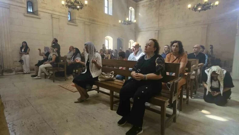 DEPREMDE HASAR GÖREN 154 YILLIK TARİHİ KİLİSEDE RESTORASYON ÇALIŞMALARINA BAŞLANDI
