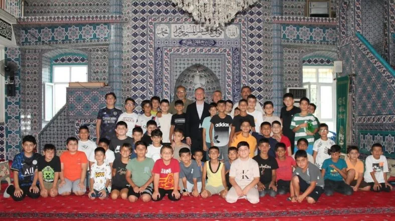ERZİN’DE ÇOCUKLAR YAZ AYLARINI KURAN KURSUNDA EĞİTİM ALARAK GEÇİRİYORLAR