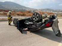 İSKENDERUN’DA OTOMOBİL TERS DÖNDÜ: 4 YARALI