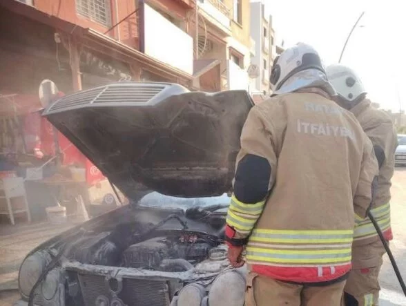 Arsuz ve İskenderun’da araç yangınları kontrol altına alındı