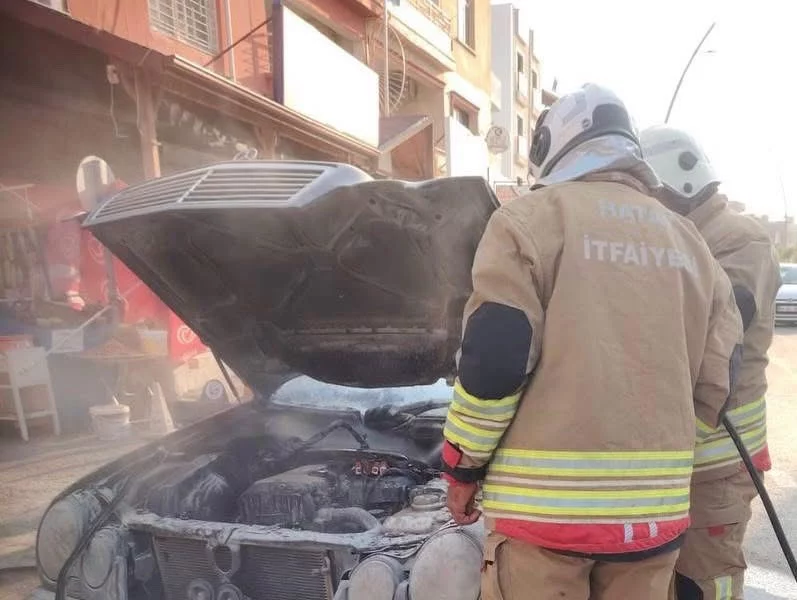 Arsuz ve İskenderun’da araç yangınları kontrol altına alındı
