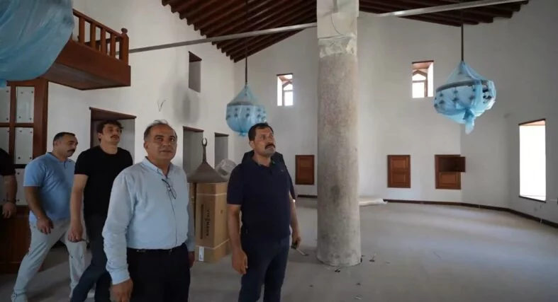 MAHREMİYE VE ŞEYH ALİ CAMİLERİNDEKİ RESTORASYON ÇALIŞMALARI İNCELENDİ