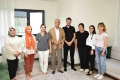 ANTAKYA BELEDİYE BAŞKANI YAPAR, EVLERİNE KAVUŞAN DEPREMZEDE AİLELERLE BİR ARAYA GELDİ