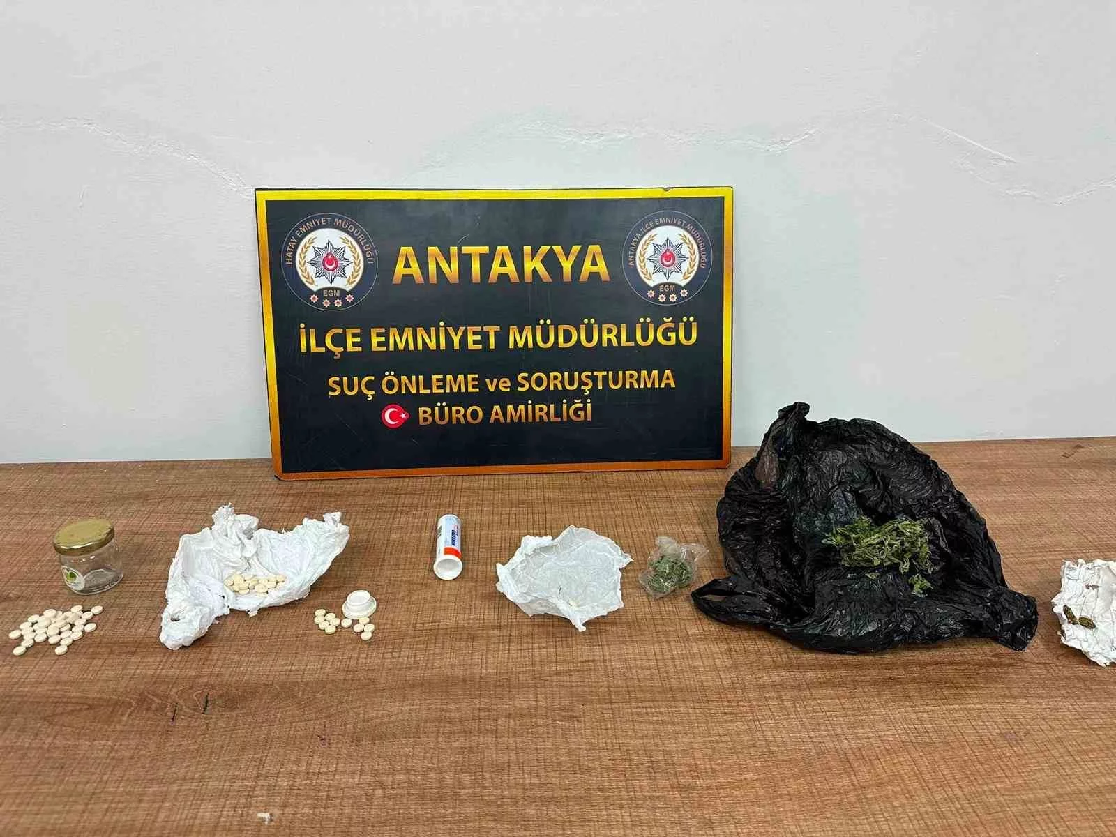 Antakya’da 3 şüpheli uyuşturucuyla yakalandı