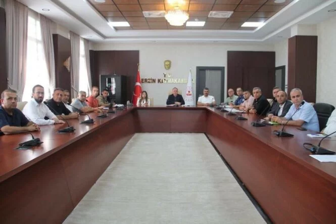 ERZİN’DE OKUL ÇEVRE GÜVENLİĞİ TOPLANTISI GERÇEKLEŞTİRİLDİ