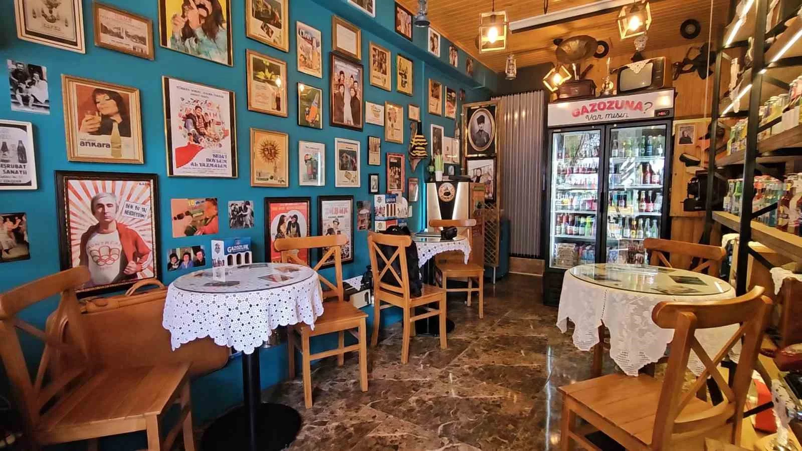 Müşterilerini 40 yıl öncesine götüren nostalji kafe, 85 farklı yöresel gazozuyla geçmişi günümüze getiriyor