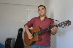 PROFESÖRÜN "OKUMA, YAZMA ÖĞRENEMEZ" DEDİĞİ OTİZMLİ ERTUĞRUL,  TÜM ENGELLERİ AŞARAK ANNESİNİN 1 YAŞINDA BAŞLATTIĞI EĞİTİMLE KONSERVATUARDAN MEZUN OLDU