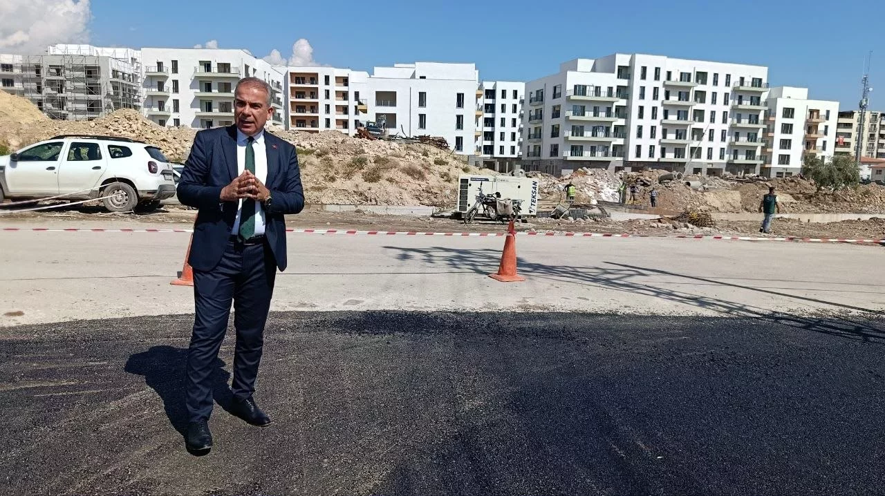 BAŞKAN ÇELİK: KIRIKHAN’I ÇUKURDAN, ÇAMURDAN VE TOZDAN KURTARACAĞIZ!