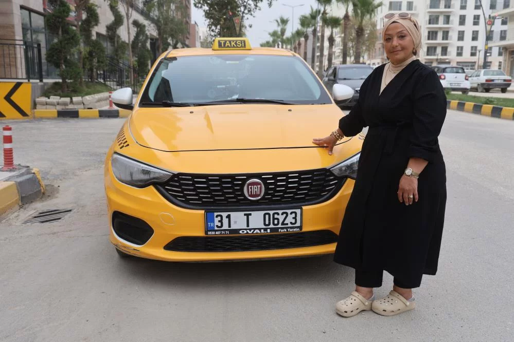 Ağabeyinin emanetine sahip çıkarak taksicilik yapan kadın, pes etmeyerek kenttin yollarında direksiyon sallıyor