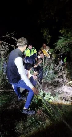 DEFNE'DE ASİ NEHRİ’NE DÜŞEN ARAÇTAKİ 2 KİŞİ YARALANDI