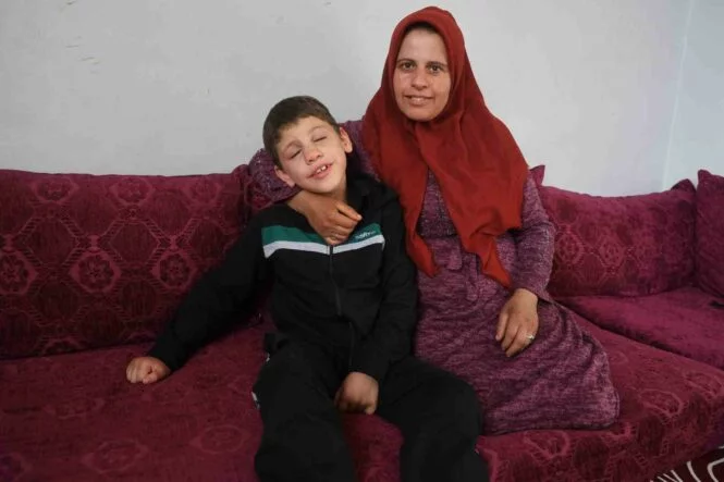 DÜNYAYI BULANIK GÖREN ÖMER'İN AMELİYAT SONRASI, "GÖZÜM AÇILINCA EN ÇOK ANNEMİ GÖRMEK İSTİYORUM" SÖZLERİ HAYAT SEVİNCİNİ ORTAYA KOYDU