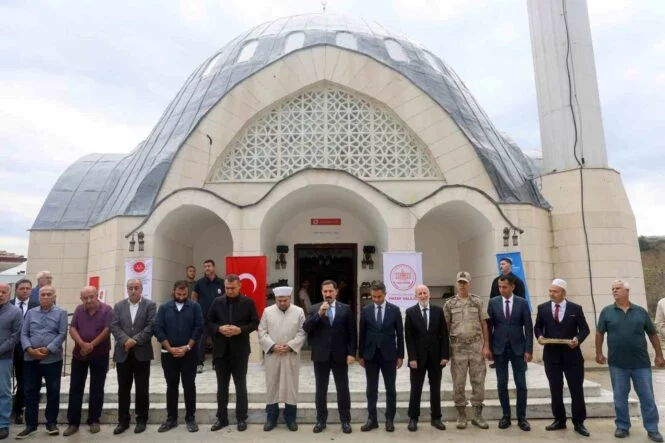 HATAY'DA DEPREMİN ARDINDAN İNŞA EDİLEN 136'NCI CAMİ İBADETE AÇILDI