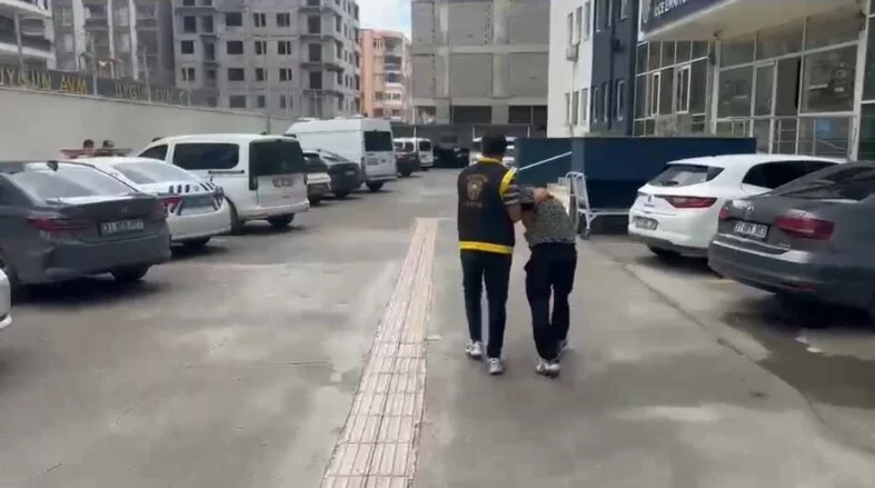 İSKENDERUN’DA 2 YIL 5 AY 56 GÜN HAPİS CEZASIYLA ARANAN ŞAHIS TUTUKLANDI
