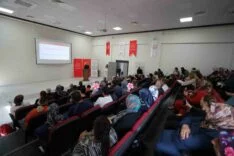 HATAY’DA KORUYUCU AİLELERE ÇOCUKLARLA İLETİŞİM EĞİTİMİ VERİLDİ