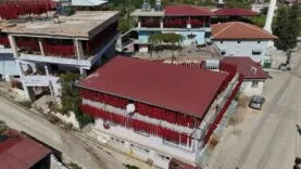KURUTMALIK BİBERLER MAHALLEYİ KIRMIZIYA BÜRÜDÜ