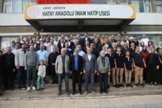 HATAY’DA MEZUNLAR BULUŞTU, ESKİ DOSTLUKLAR YENİDEN CANLANDI