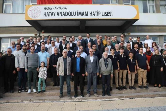 Hatay’da mezunlar buluştu, eski dostluklar yeniden canlandı