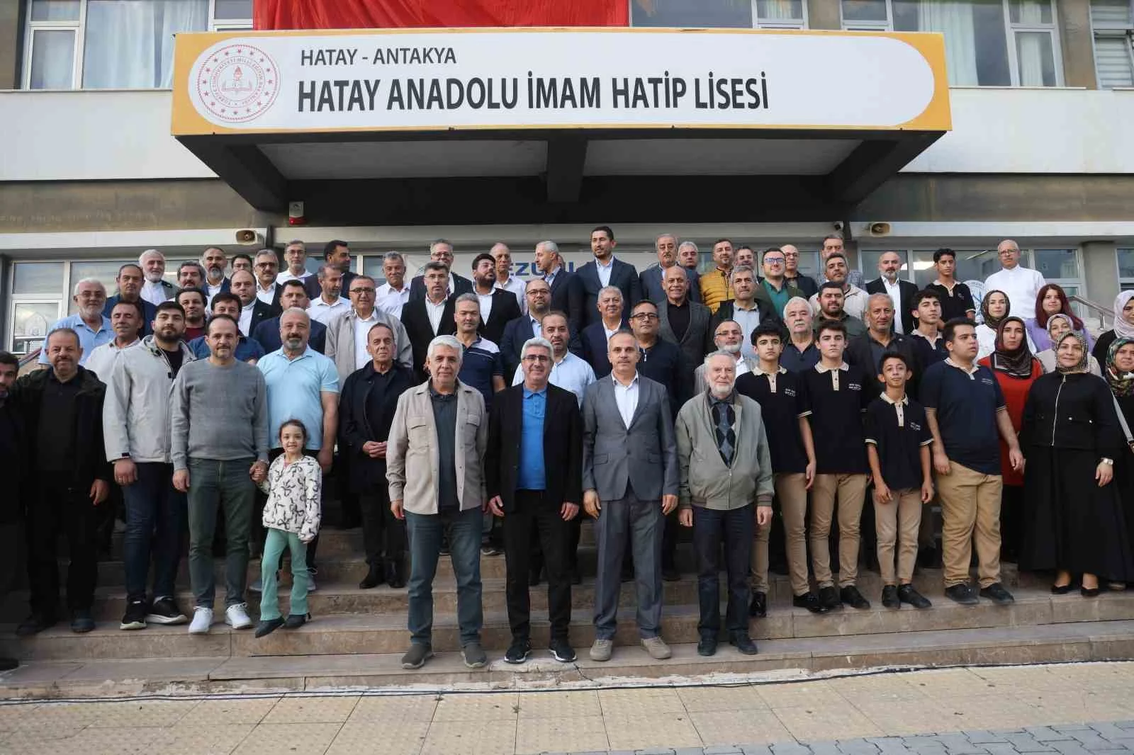 Hatay’da mezunlar buluştu, eski dostluklar yeniden canlandı