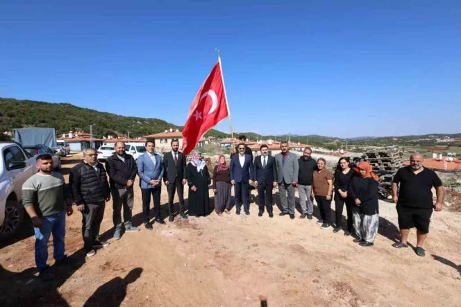 VALİ MASATLI, KIŞLAK MAHALLESİ'NDE AL BAYRAKLA KARŞILANDI
